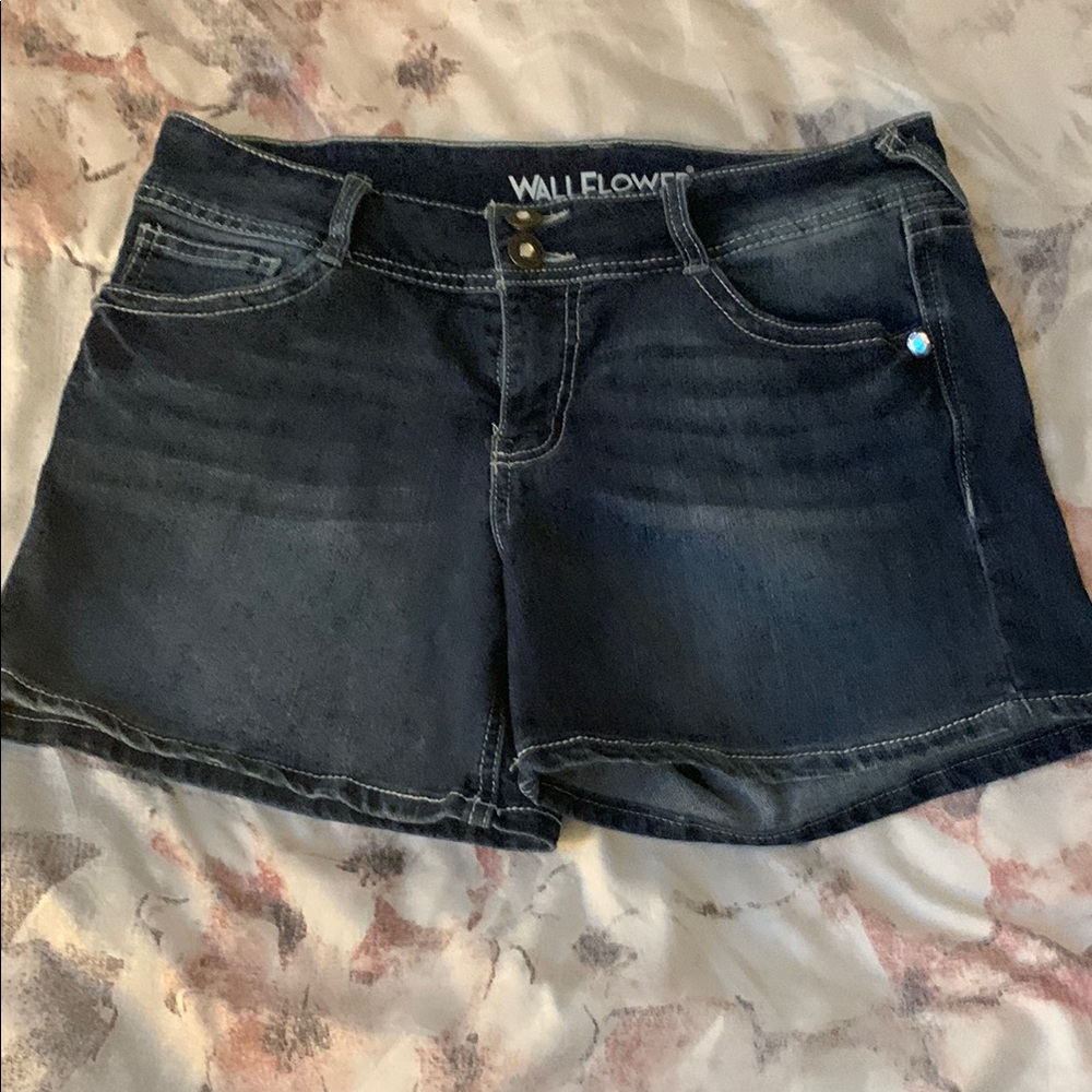 Wallflower JuniorsDark Denim Shorts 11